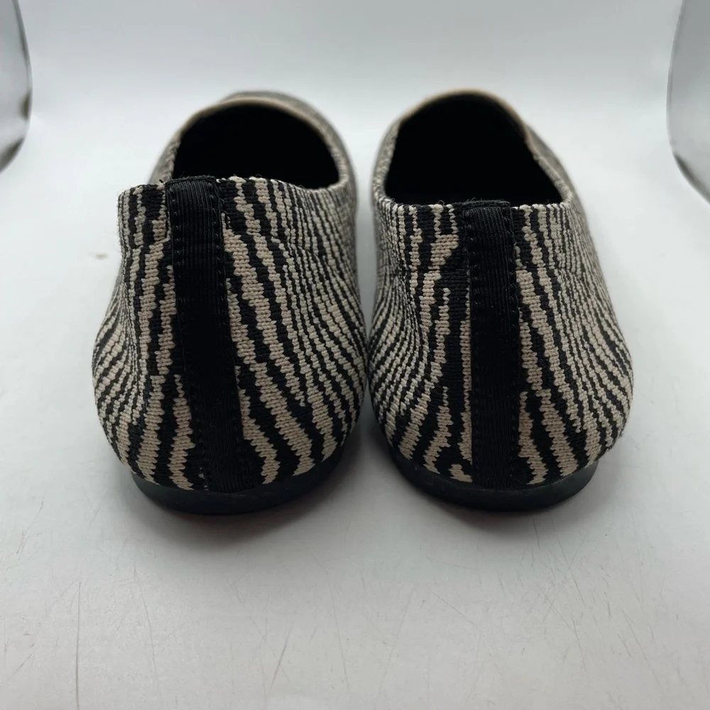 Skechers gently used